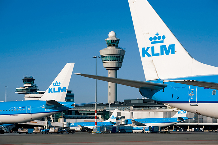 KML (Royal Dutch Airlines) , now part of the AIR FRANCE Group, is the latest airline to equip pilots and cabin crew with iPads in an attempt to reduce the large amount of paper needed to administer flight schedules and passenger lists.
